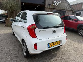Kia Picanto 1.0 5DRS AIRCO NAVI NAP picture 5