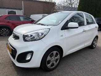 skadebil auto Kia Picanto 1.0 5DRS AIRCO NAVI NAP 2014/7
