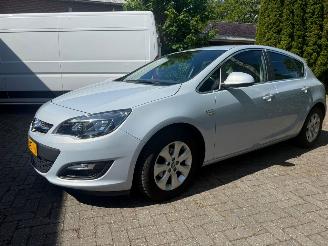 Schadeauto Opel Astra 1.4 TURBO BLITZ  NAP AIRCO NAVI 2015/9