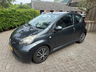 Damaged car Toyota Aygo 1.0 2005/8