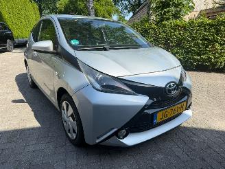 Unfallwagen Toyota Aygo 1.0 AIRCO 5DRS NAVI CAMERA 2016/4