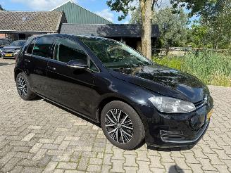 Schadeauto Volkswagen Golf 1.6 TDI AUT ALLSTAR NAVI NETTE AUTO 2016/11
