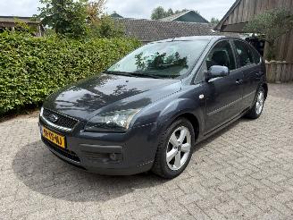 Vaurioauto  passenger cars Ford Focus 1.6 AUTOMAAT KM NAP AIRCO 2007/1
