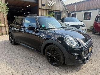 Damaged car Mini Cooper 1.5 COOPER  AUT! PANO JWC PAKKET DEALER ONDERHOUDEN 2021/2