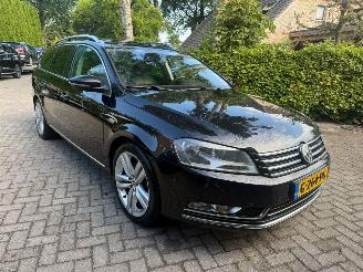 uszkodzony samochody osobowe Volkswagen Passat 2.0 DSG LEER PANO 2011/1