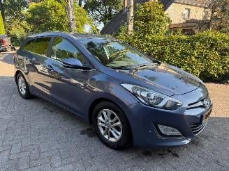Coche accidentado Hyundai I-30 1.6GDI AIRCO NAVI PDC 2013/1