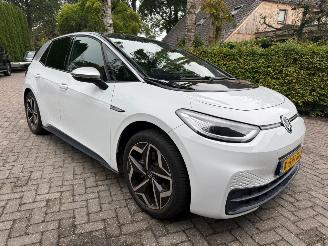 Damaged car Volkswagen ID.3 FIRST PLUS 58KWH NL AUTO 2020/12