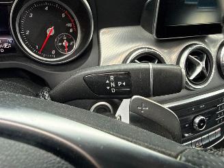 Mercedes Cla-klasse 200D AMG AUT! PANO LEER picture 21