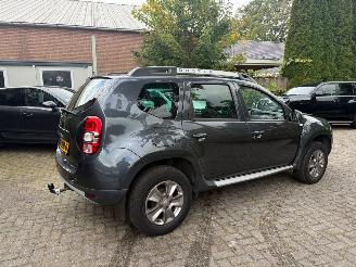 Schadeauto Dacia Duster 1.2 4X2 LEER TREKHAAK PDC 2015/10