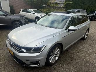krockskadad bil auto Volkswagen Passat 1.4 TSI GTE HIGHLINE PANO 2015/11