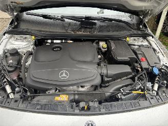 Schadeauto Mercedes GLA 180 PREMIUM PLUS 2017/1