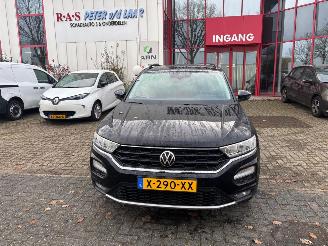 Schadeauto Volkswagen T-Roc 1.5 TSI STYLE AUTOMAAT 2020/1