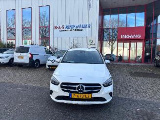 krockskadad bil auto Mercedes B-klasse 200D 2022/4