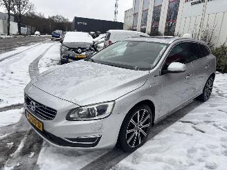 Volvo V-60 2.4 D6 AWD R-DESIGN PLUG IN HYBRIDE picture 2
