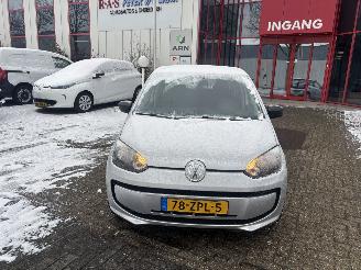 skadebil auto Volkswagen Up!  2013/2