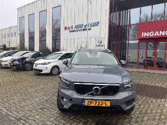krockskadad bil auto Volvo XC40 15 T3 MOMENTUM 2019/1