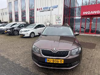 Voiture accidenté Skoda Octavia 1.2 TSI GRT STY. BNS 2015/11