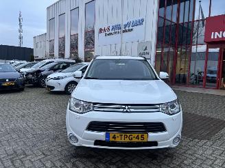 Vaurioauto  passenger cars Mitsubishi Outlander 2.0 PHEV INSTYLE+ 2014/4