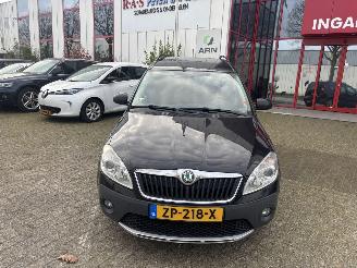 Coche accidentado Skoda Roomster 1.2 TSI SCOUT 2011/1