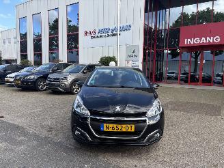 Schadeauto Peugeot 208 1.2 PT ALLURE 2019/1