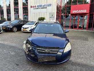 Vaurioauto  passenger cars Kia Cee d 1.6 SPORTY WAGON 2009/3