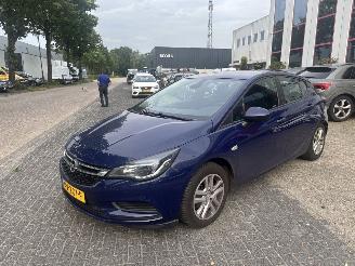 Opel Astra 1.6 CDTI ONLINE EDIT picture 2