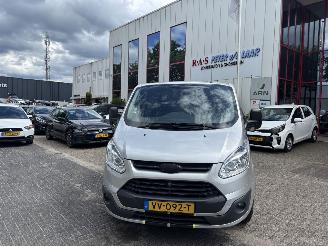 Vaurioauto  passenger cars Ford Transit motorschade 2016/1