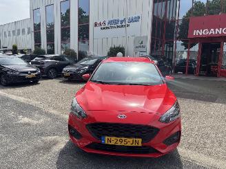 Damaged car Ford Focus 1.0 ECOBOOST HYB ST LINE X BUSINE 2021/10