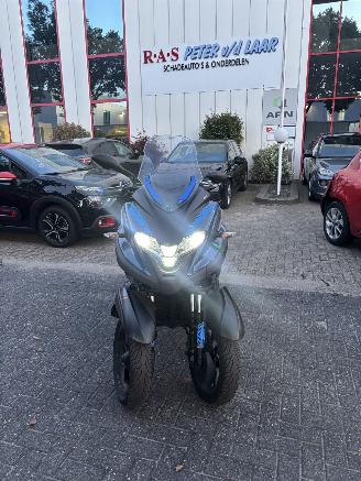 krockskadad bil motor Yamaha Alle Tricity AUTORIJBEWIJS 2023/6