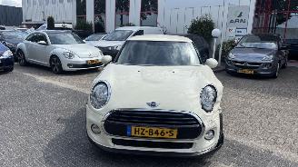 Voiture accidenté Mini Cooper 1.5 COOPER BUSINESS 2016/2