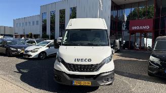 Schadeauto Iveco Daily 3.0 TD 35S21V 3520L H2 AUTOMAAT 2021/11