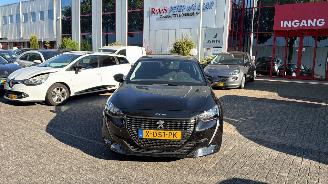 krockskadad bil auto Peugeot 208 PureTech 75 Active 2024/1