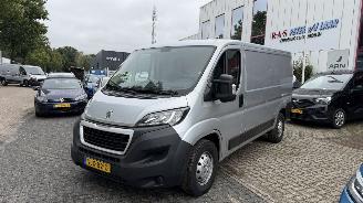 Peugeot Boxer 435 2.2 BlueHDi 140 L2H1 Zwaar Premium picture 2