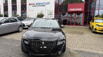 Schadeauto Peugeot 208 1.2 PureTech 75 Active 2024/1