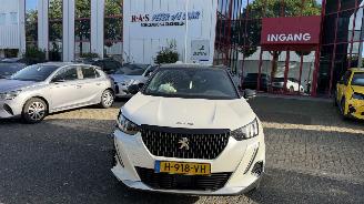 damaged passenger cars Peugeot 2008 1.2 PURETECH GT-LINE 2020/5