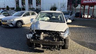 krockskadad bil auto Hyundai I-10 1.0 Comfort Smart 5-zits AUTOMAAT 2024/2