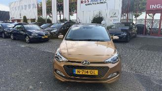 uszkodzony samochody osobowe Hyundai I-20 1.2 HP I-MOTION PREMIUM 2014/1