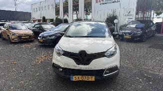 skadebil auto Renault Captur 0.9 TCE AUTHENTIQUE 2014/5