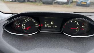 Peugeot 308 1.2 E-THP BLUE LEASE picture 14