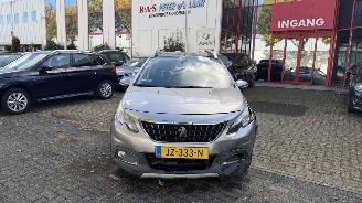 Voiture accidenté Peugeot 2008 1.2 PURETECH BLUE LE 2016/7