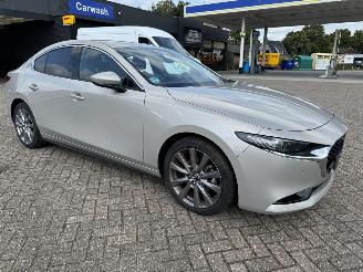 Auto incidentate Mazda 3 2.5 -104 Kw e Sky Active G Automaat 2025/4