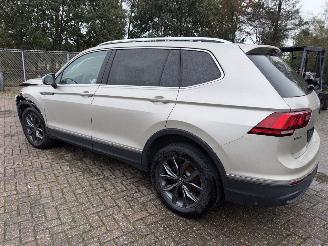 uszkodzony samochody osobowe Volkswagen Tiguan 1.5 TSi - 110 Kw DSG AllSpace Elegance 2023/12