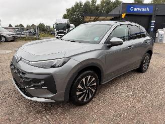 krockskadad bil auto Volkswagen T-Roc 1.5 e-TSi DSG Goal. Nieuwste model 2026/1