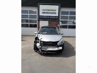 Vrakbiler auto Toyota Yaris Yaris III (P13), Hatchback, 2010 / 2020 1.5 16V Hybrid 2012/6