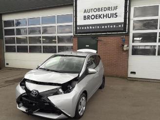 Vrakbiler auto Toyota Aygo Aygo (B40), Hatchback, 2014 1.0 12V VVT-i 2015/2