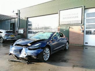 Vrakbiler auto Tesla Model 3 Model 3, Sedan, 2017 Standard RWD Plus 60 kWh 2019/12