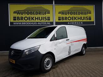 krockskadad bil bedrijf Mercedes Vito 111 CDI Functional Lang 2016/4