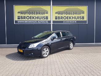 krockskadad bil auto Toyota Avensis 1.8 VVTi Dynamic 2010/1