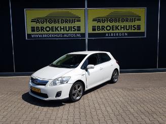 damaged passenger cars Toyota Auris 1.8 Full Hybrid Executive Business 2012/1