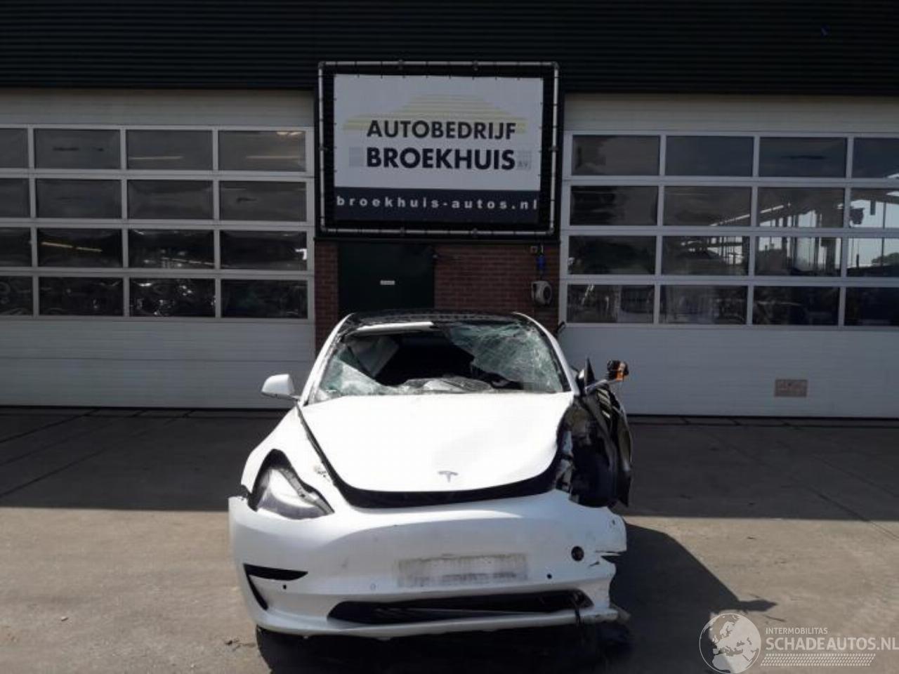 Tesla Model 3 Model 3, Sedan, 2017 Long Range AWD 75 kWh